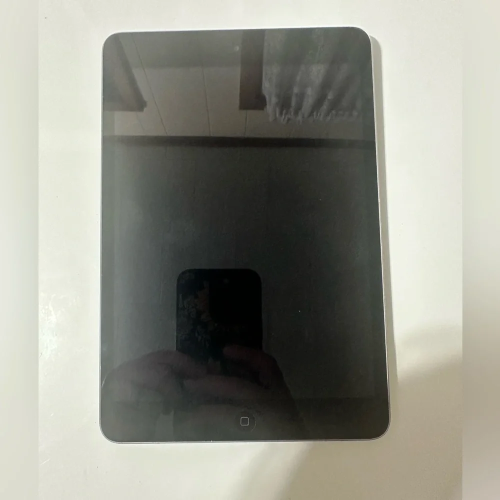Apple Silver iPad Mini Stunning Display Tablet 2nd Generation 16gb